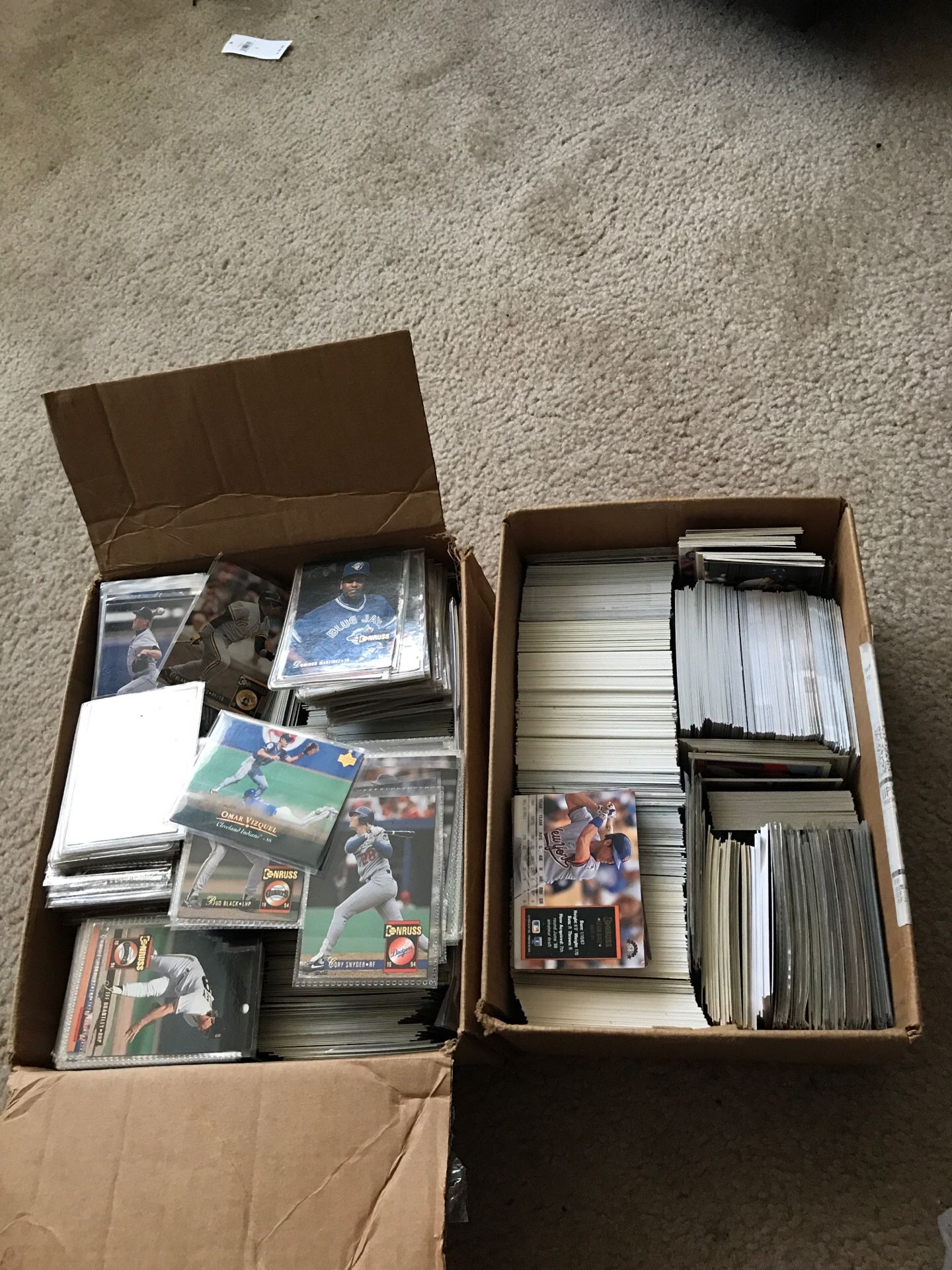 Over 1,000 loose cards (mostly MLB)