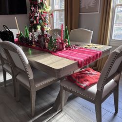 Dining Room Table & Chairs