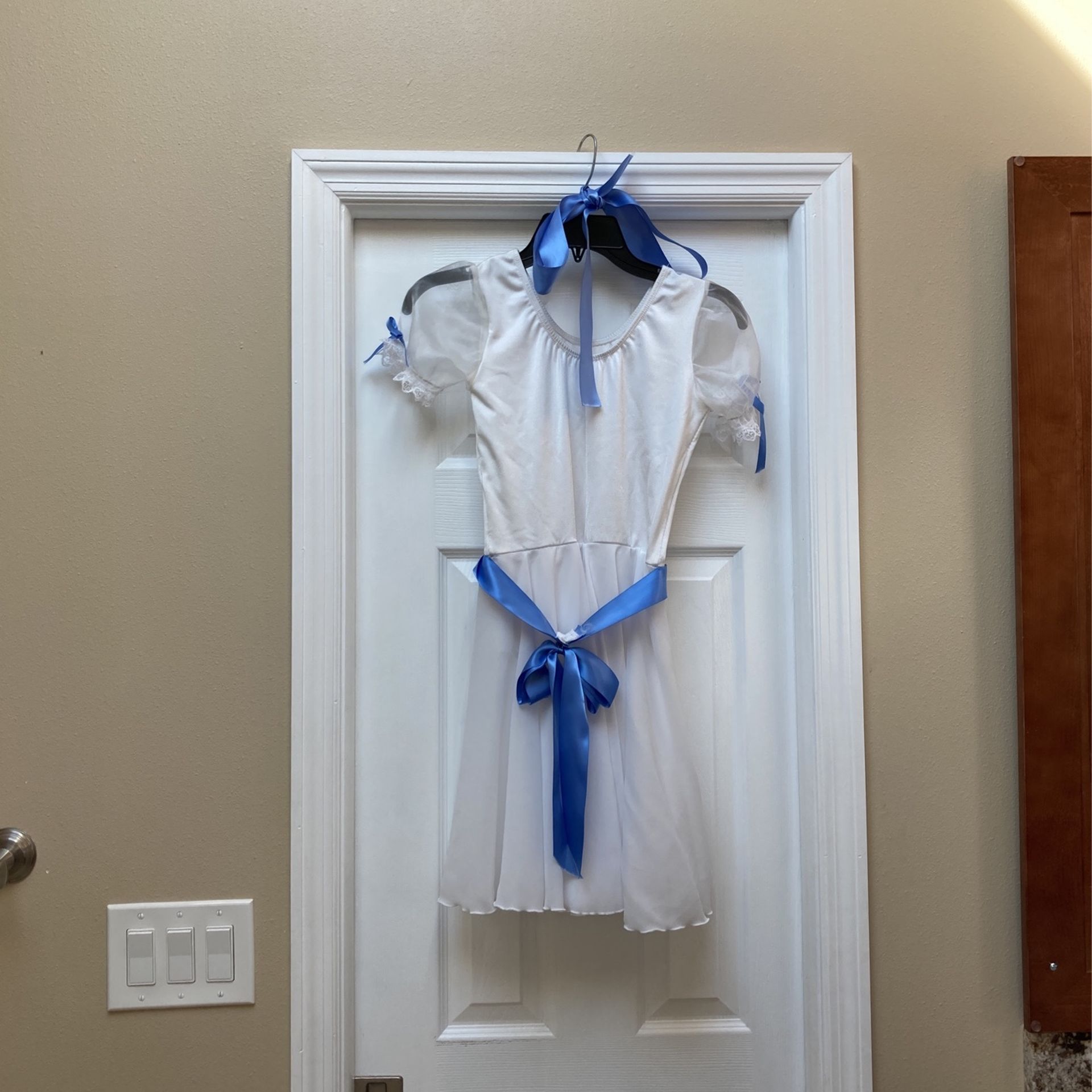 Girls White Dance Costume With Blue Bow (size LC)