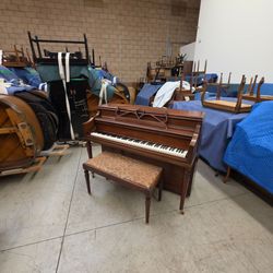 1959 Fischer console,
Free delivery & tuning INCLUDED!
(PRICE IS NEGOTIABLE)