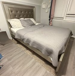 Queen bed set