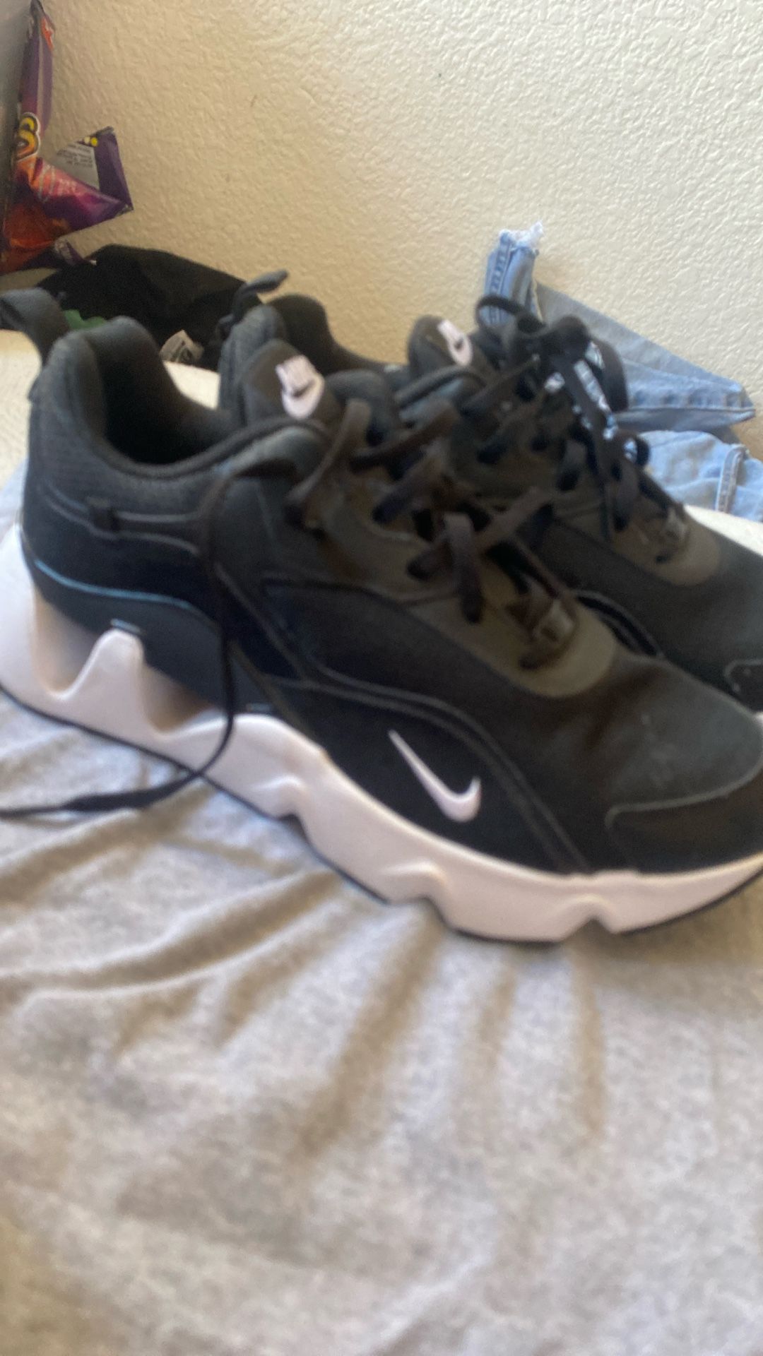 Size 9 Nike