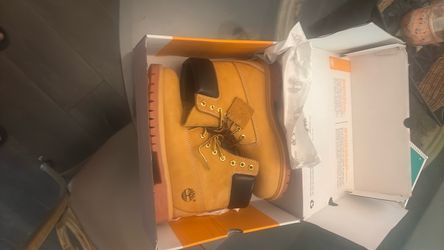$200 obo Brand new Men size 8 Timbs