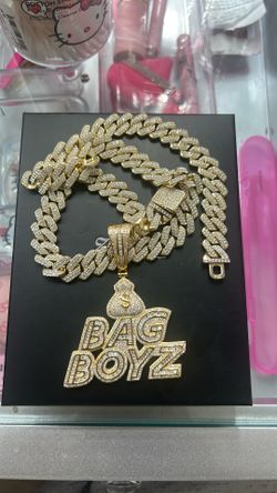 Buss down Cuban chain with charm 75$