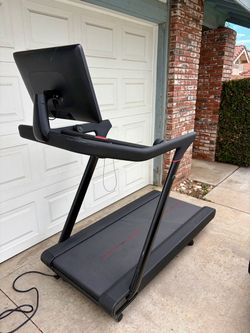 2025 Peloton Tread TR02 – Excellent Condition