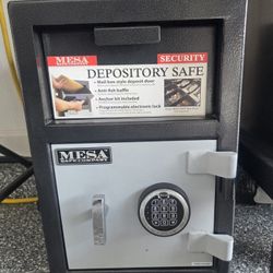Mesa Safe With Combination: EXCELLENT CONDITION,  DEPOSITORY DOOR, HAS OPTION TO BOLT TO FLOOR