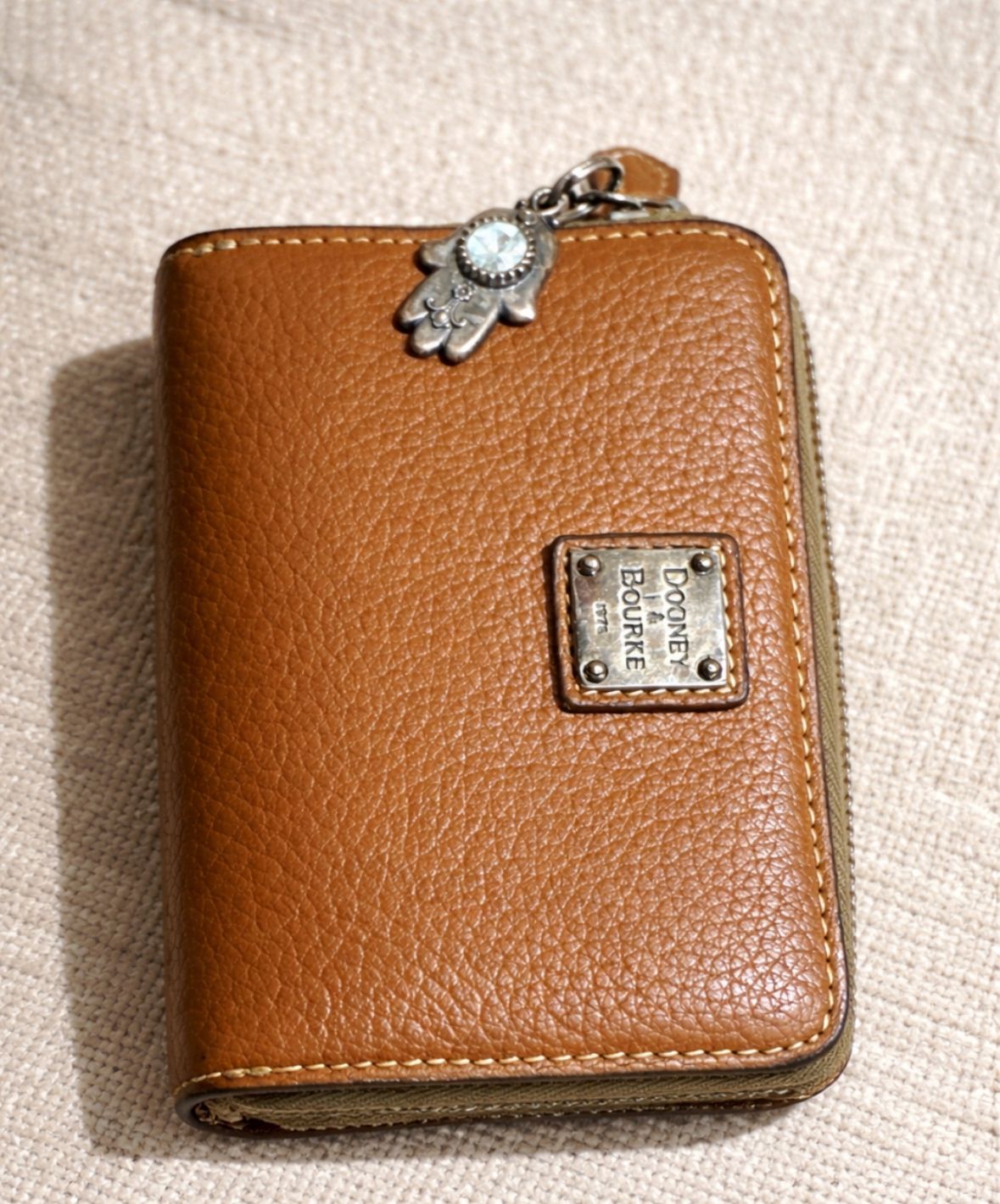 Dooney & Bourke Tan Pebbled Leather Wallet ๐ค๐ผโจ