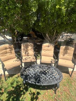 4 patio chairs with cushions and table