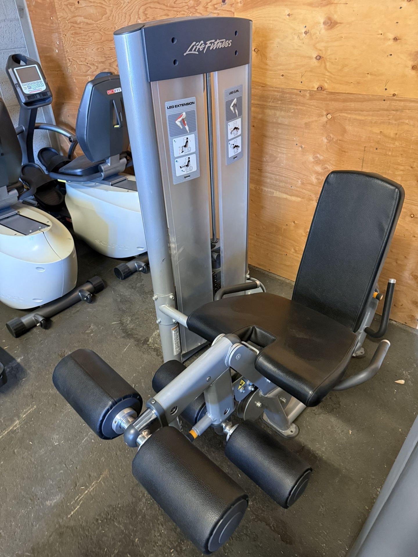 Life Fitness Circuit Machines-4