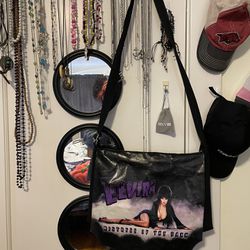 Elvira Messenger Bag