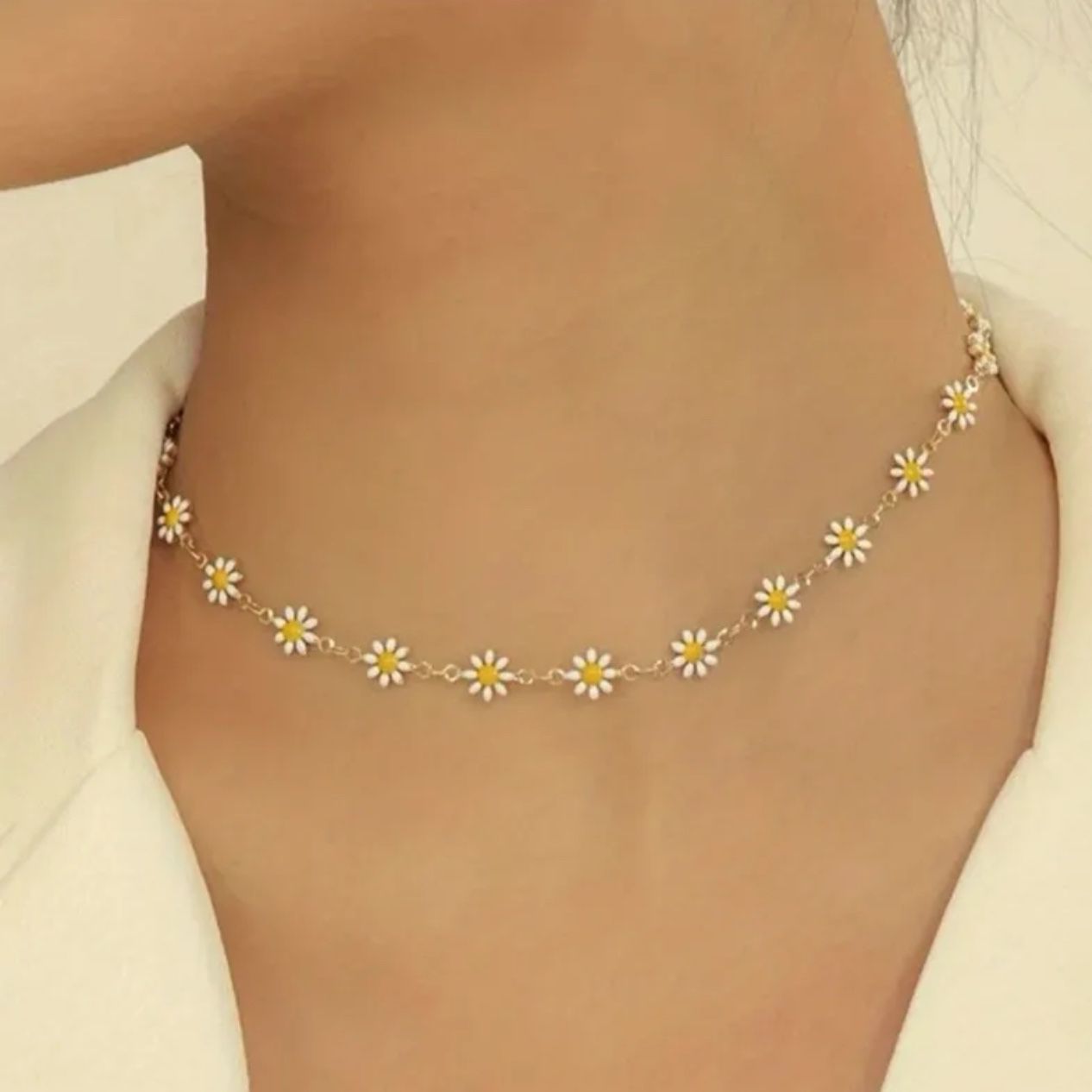 18 Carat Good Played Daisy Necklace 