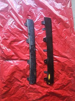 Detalles de la pieza
Nombre común: Moldura inferior de parachoques / Labio delantero (Front bumper molding I Valance).
Vehículo compatible: Nissan S