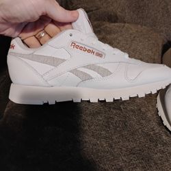 Reebok Classic Walking Shoes DV3762 White/Rose Gold Leather

