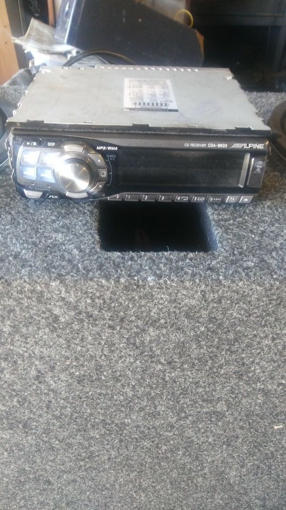 Alpine CDA 9833 output front and rear and subwoofer auxiliary in