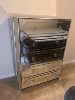 Mirrored 5-Drawer Dresser