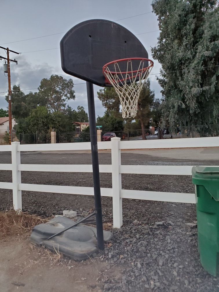 Basketball hoop looking for play mate!! $40