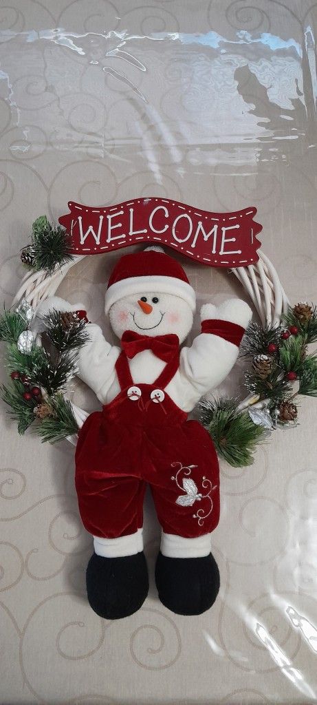 Snow Wreath Plush Snowman