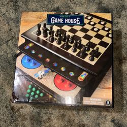 Game House Deluxe, Game Board