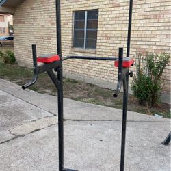 Pull Up Bar And Dip Station 