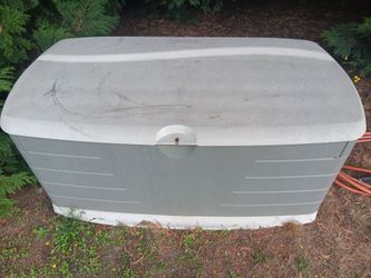 RUBBERMAID STORAGE CONTAINER FOR SALE