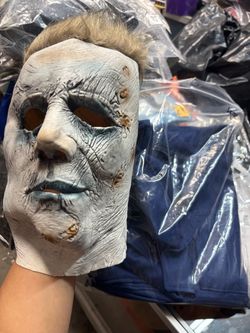 New, Adult Michael Myers Costume size Large. Comes with Mask and Jumpsuit