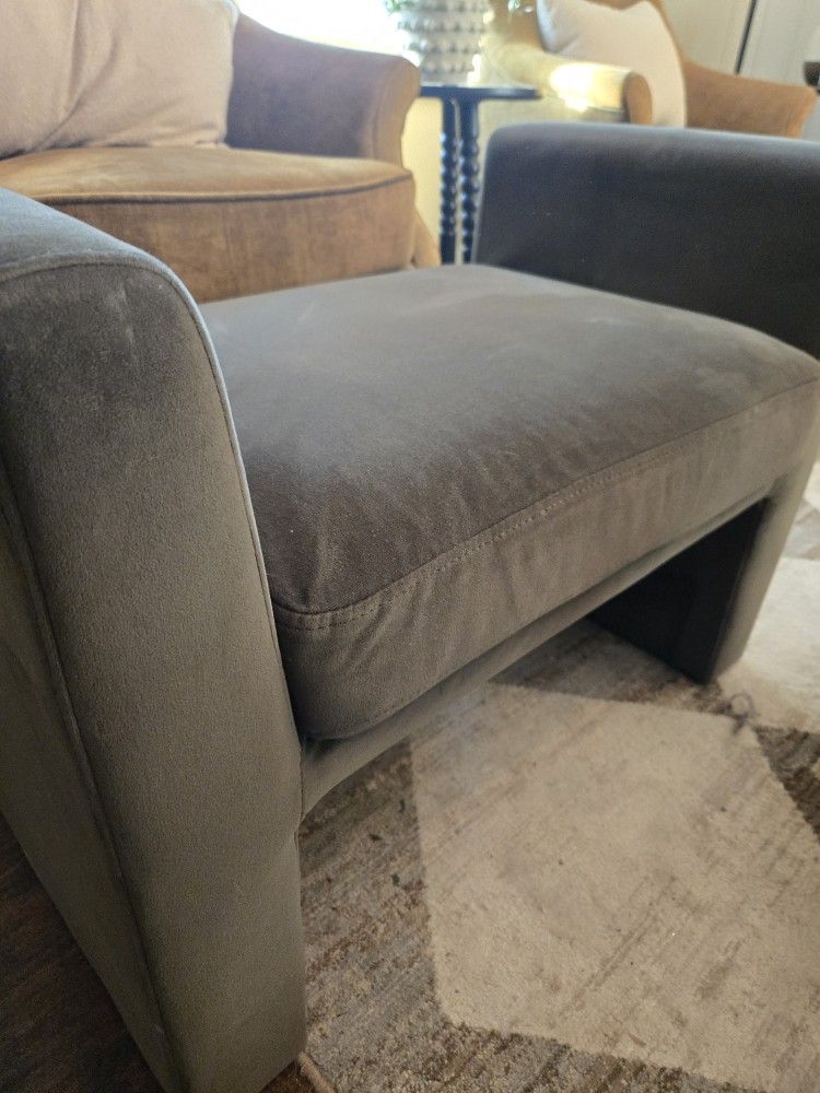 Target Threshold Ottoman