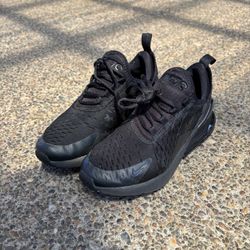 Black Nike Air270