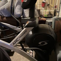 Cybex 525AT Arc Trainer