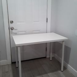 Ikea Table  39  W X 24 D X 29 H Inches 