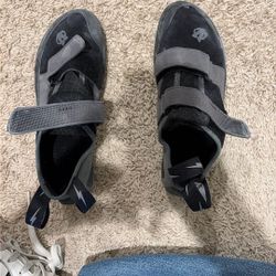 Rock Claiming Shoe Size 9