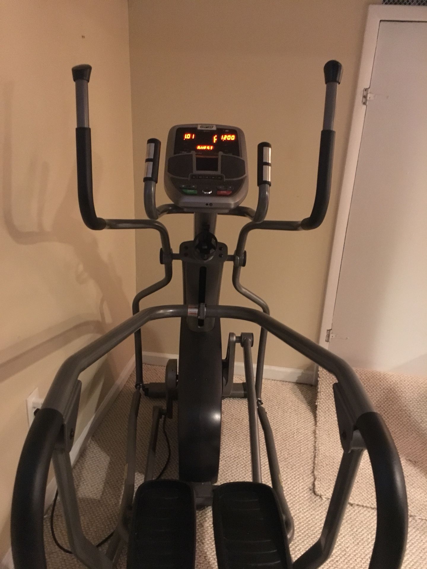 AFG 18.1 AXT Ascent Trainer, Elliptical Training Machine