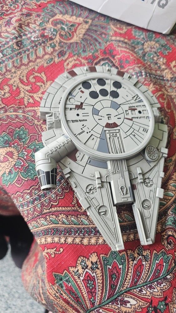 Millennium Falcon Wireless Charger.