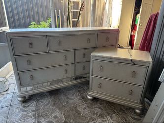 Cindy Crawford Grey wood bedroom set (used)