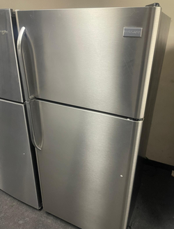 Deal: Frigidaire Stainless Top-Freezer – adjustable glass shelves