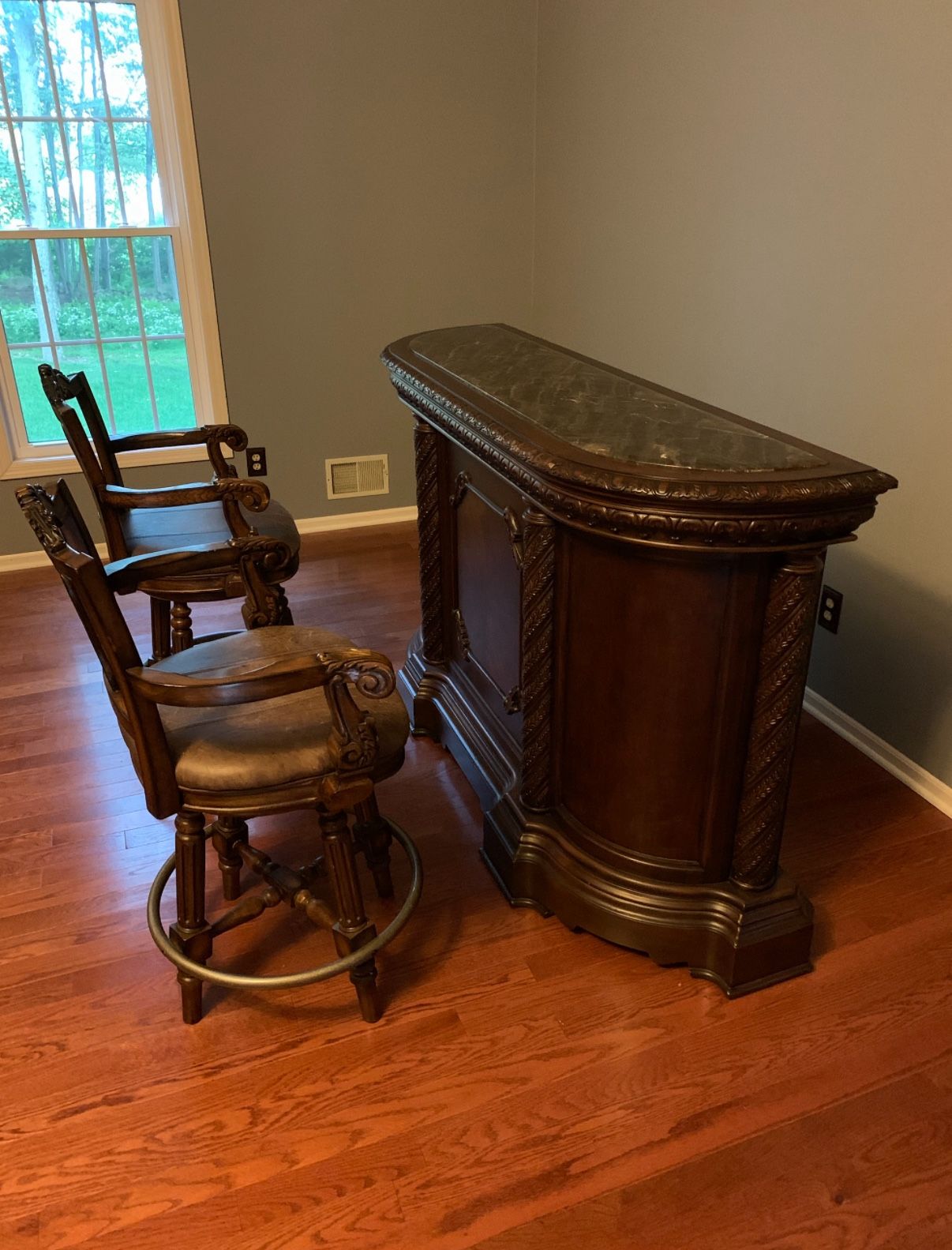 Bar & Chairs