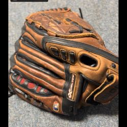 Baseball Gloves.  Fielder And Catchers Mits