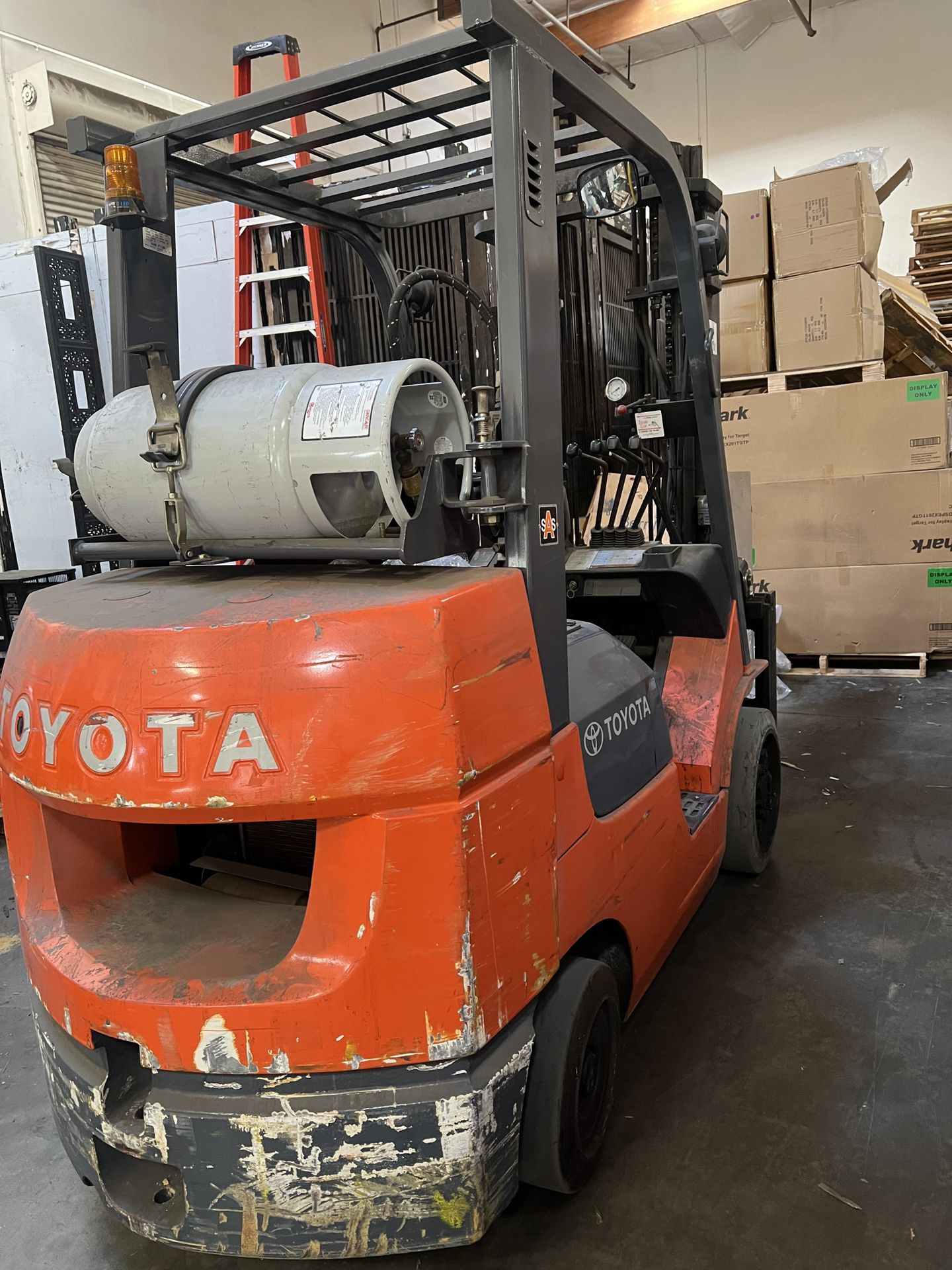 forklift with pliers