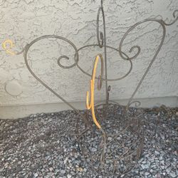 Decorative Metal Plant/Flowers Holder