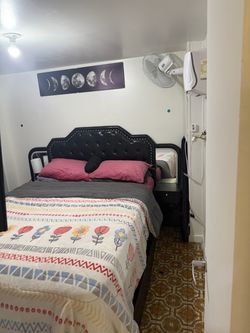 Traila remodelada ,súper grande 2 habitaciones 2 baños 2 cocinas .2 salas .laundry ,garaje para 2 carros .soy la dueña