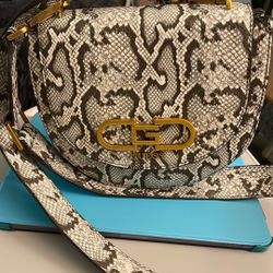 GUESS MINI Crossbody..leather  Like new!!!!"