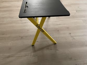 Lazzo Gaming Desk