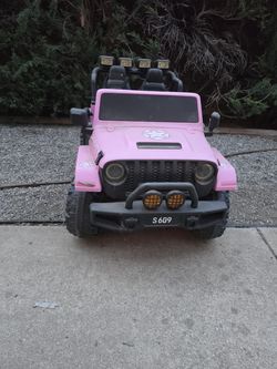 Pink Gravity Extreme Ride-on Jeep