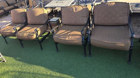 $600  BEAUTIFUL 4 HEAVY ROCKING CHAIRS LIKE NEW WITH SUNBRELLA CUSHIONS FREE IF YOU WANT THEM WITH THE PURCHASE