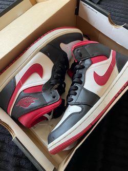 Jordan one 7 1/2 color, red, white and black Jordan one 7 1/2 color, red, white and black