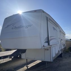 2008 32’ Fifth Wheel