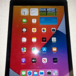 Apple iPad 6th Generation - 32GB Space Gray Wi-Fi Only - Excellent Condition