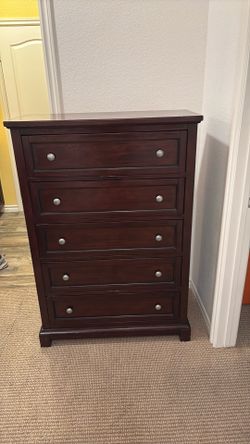Dresser tall 5 drawers