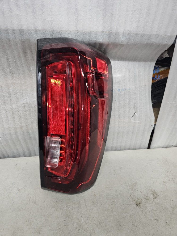 Right Tail Light Sierra 2019 2020 2021 2022 2023  