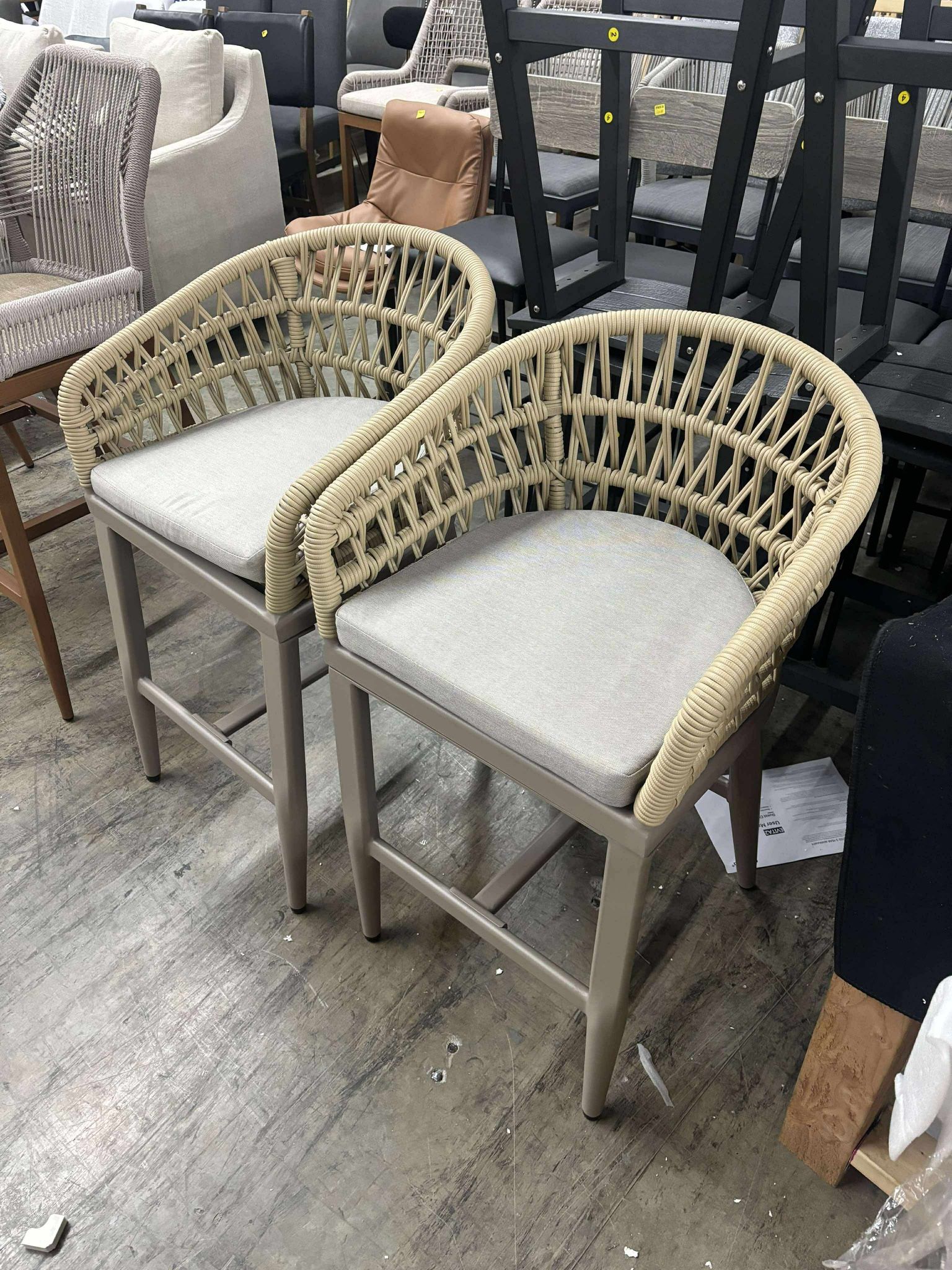 PURPLE LEAF Outdoor Rattan 24" Counter Height Bar Stools Chair Set of 2, Modern Upholstered Patio Bar Stool