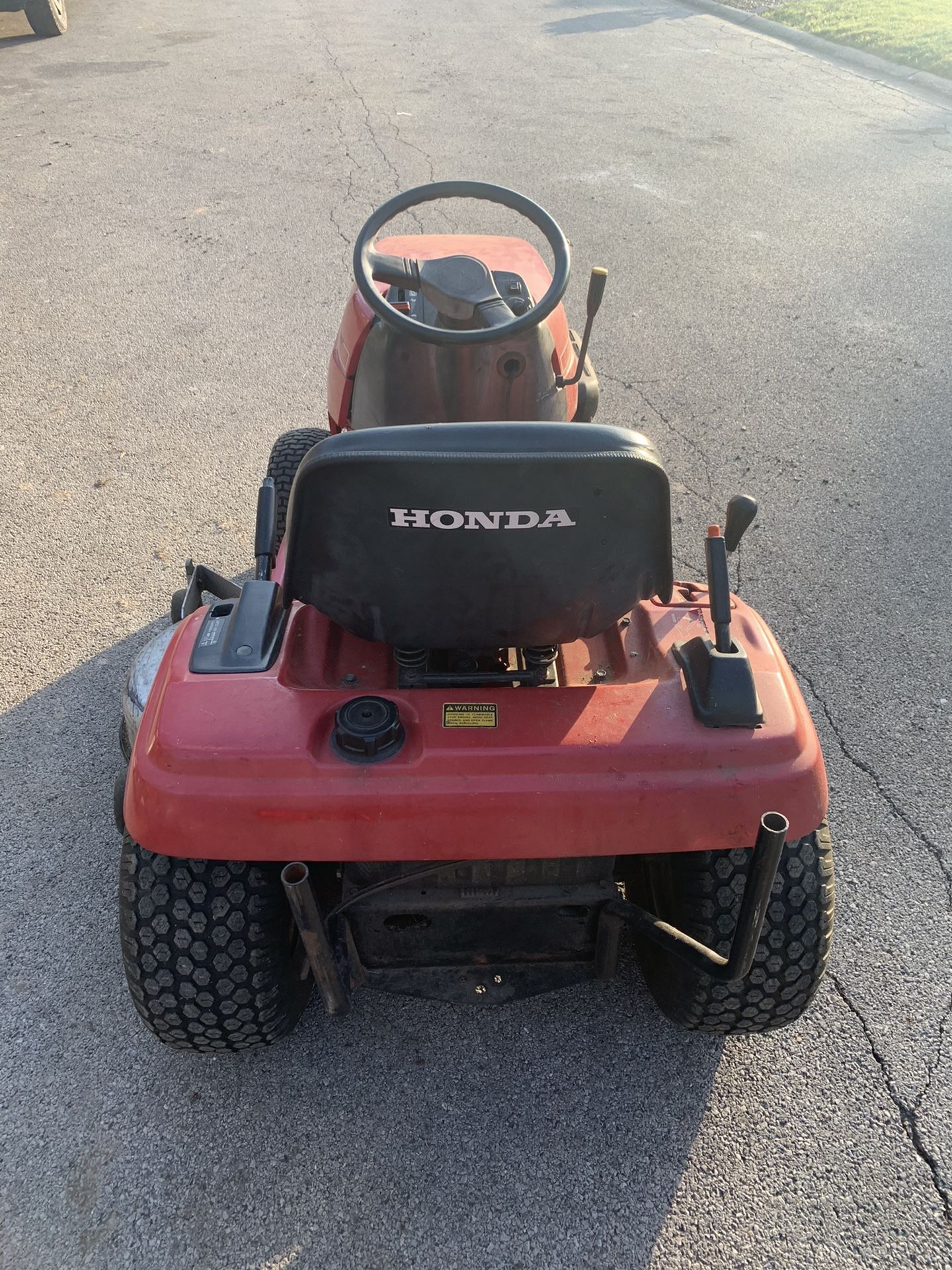 Honda 4518 hydrostatic riding mower tractor. Runs, cuts, drives. It’s a